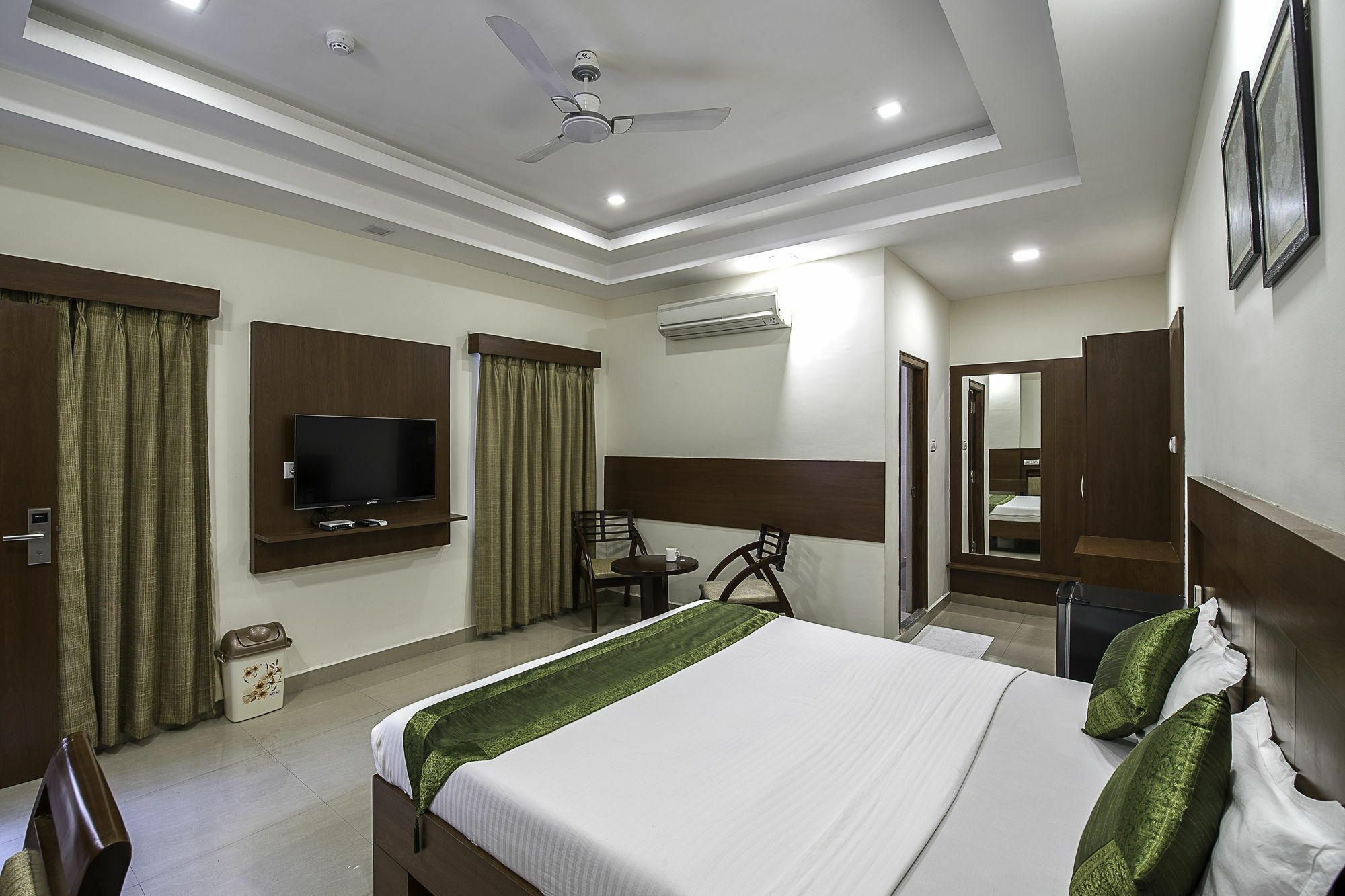 Treebo Trend Hotel Jp Plaza Nampally Haydarabad Dış mekan fotoğraf